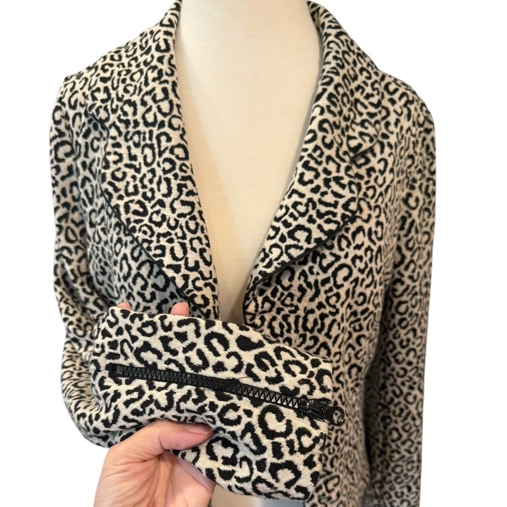 Valerie Bertinelli Leopard Print Open Front Blazer Soft Comfortable Size Medium - Picture 5 of 10